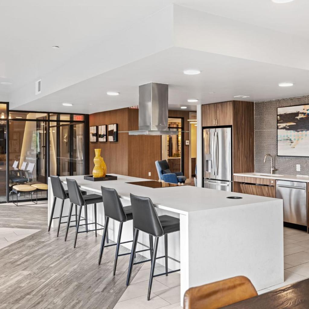 Photograph of Placemakr Austin Downtown, Apartments by Hilton