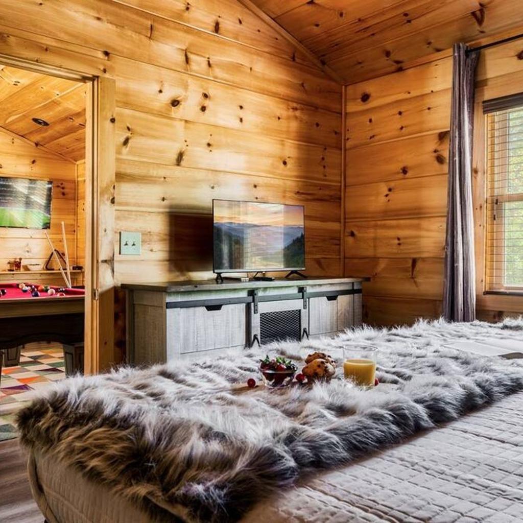 Photograph of 5 ensuite bedrooms, Hot tub, Dog friendly