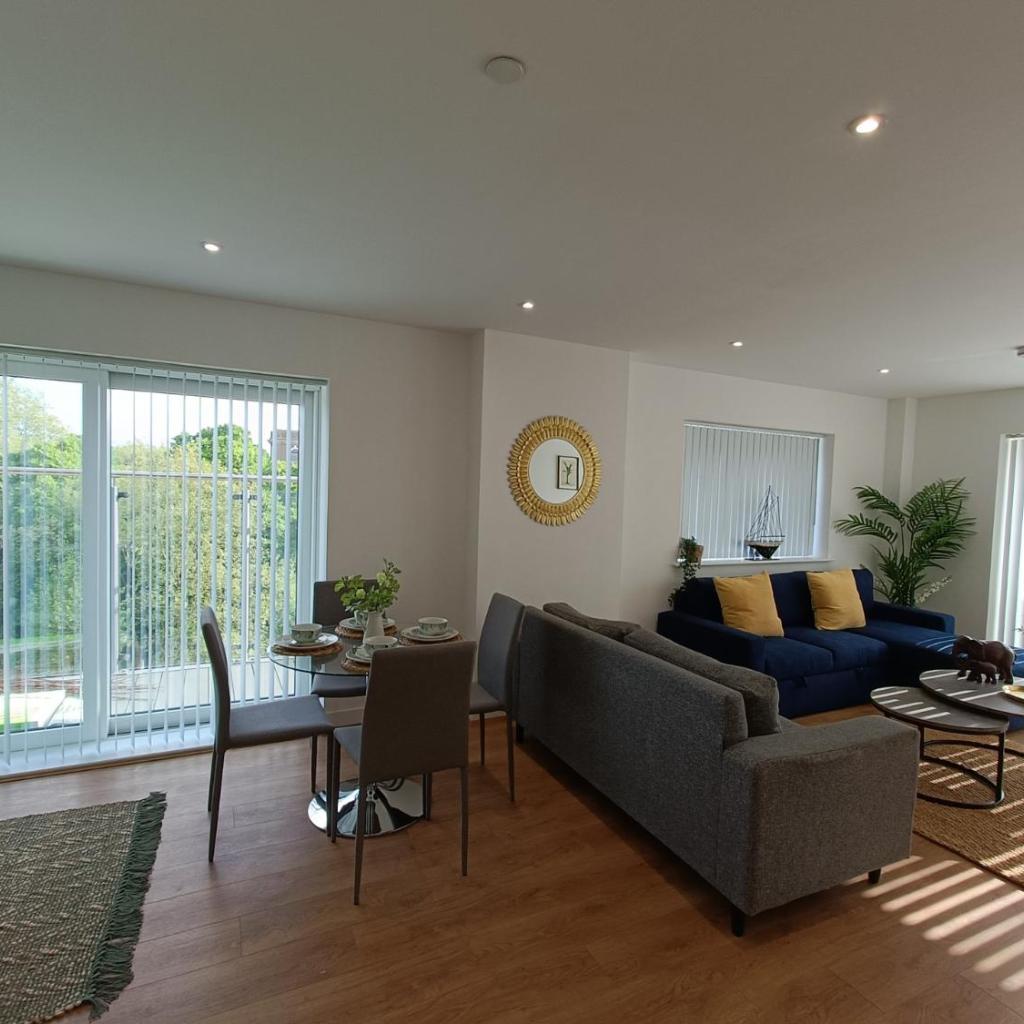 Photograph of Snuggle Inn - Riverside Apartments - Views Over looking London River Thames, Close to O2 Arena, London Excel, London City Airport, Thames Clipper- River Boat Service, Woolwich Ferry, Onsite parking, TWIN ROOM OPTION available