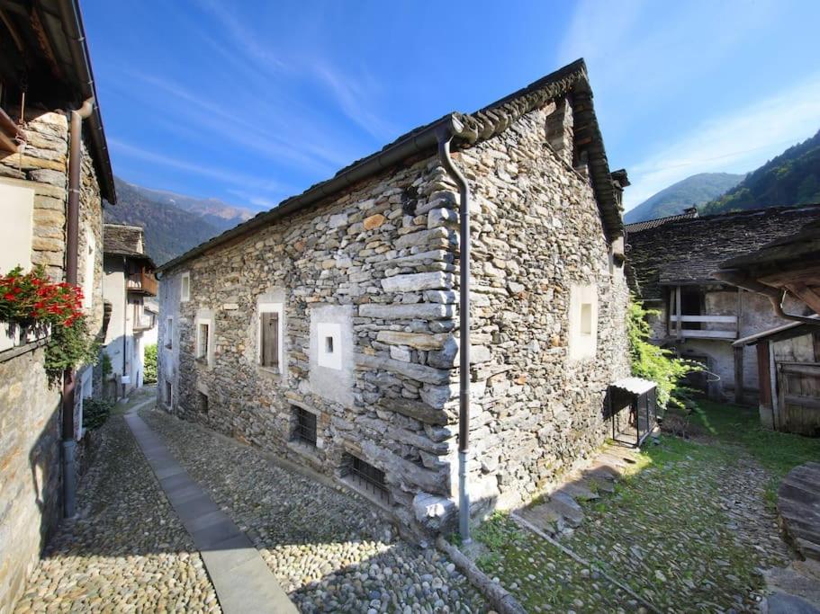 Image 3 - Charming Retreat- 100-Year-Old Stone Rustico