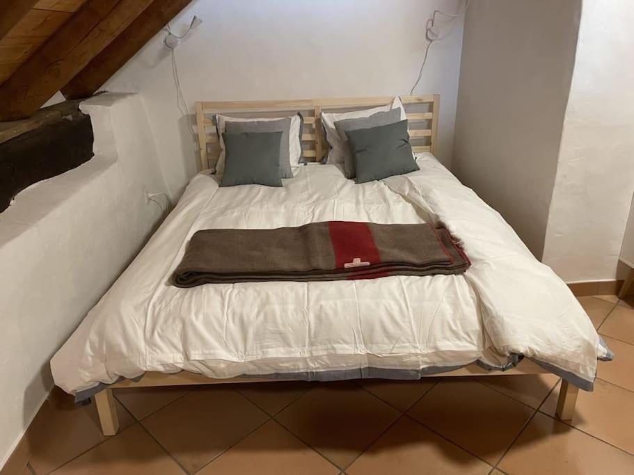 Image 23 - Charming Retreat- 100-Year-Old Stone Rustico