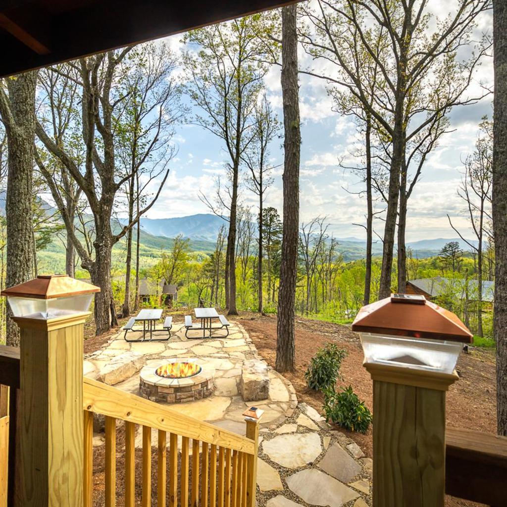Photograph of Dancing Bear Lodge by Stony Brook Cabins