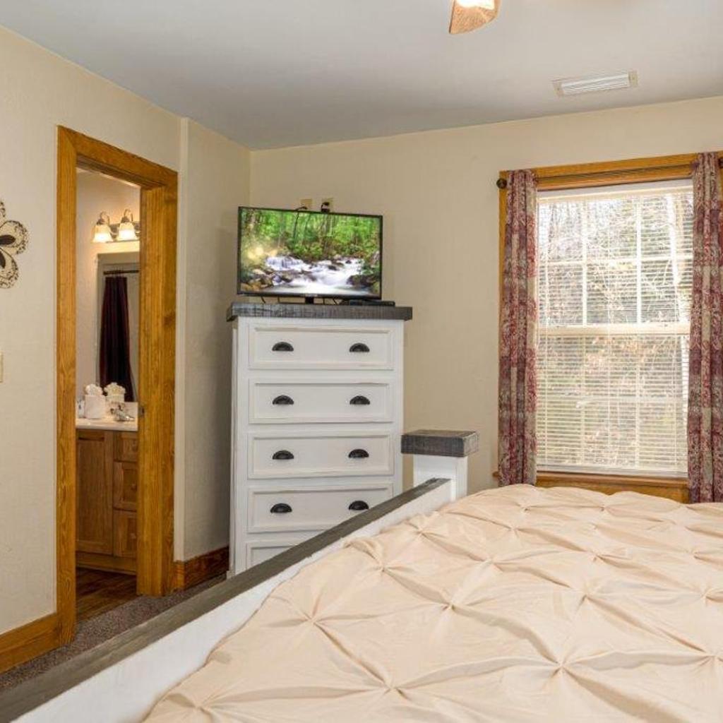 Photograph of Briarstone Lodge Condo 13E by Eden Crest