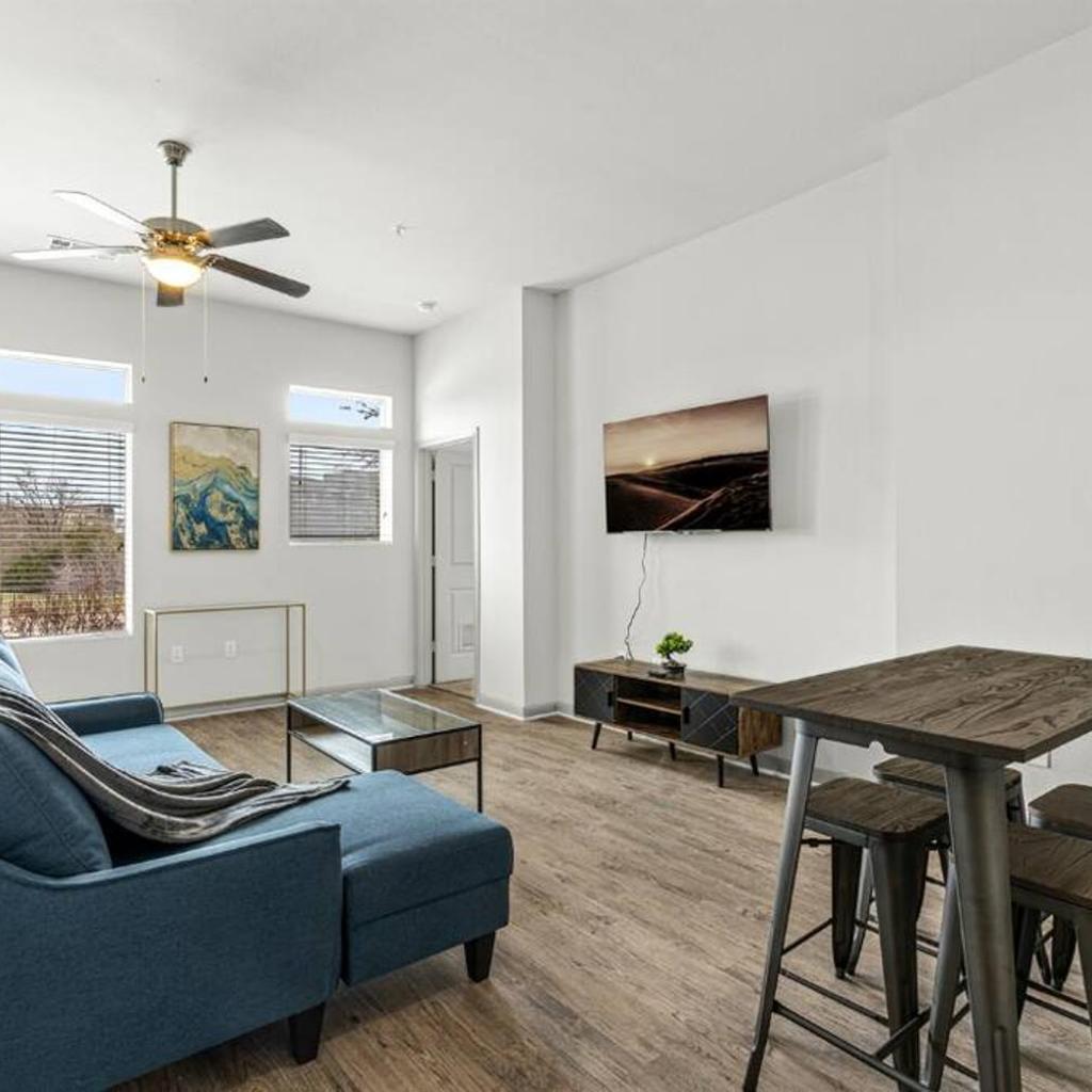 Photograph of LUX 2B2B with Pool & Parking near the Heart of Austin