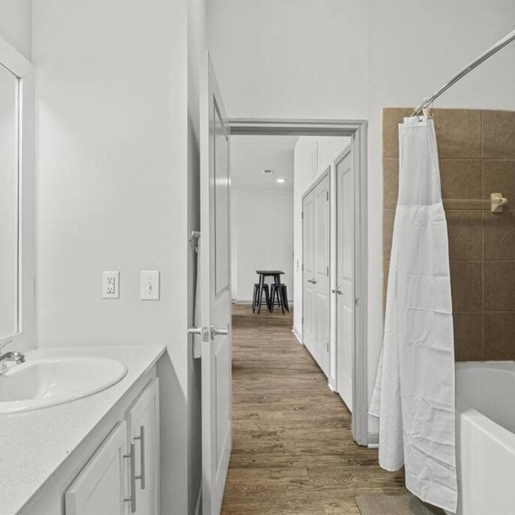 Photograph of LUX 2B2B with Pool & Parking near the Heart of Austin