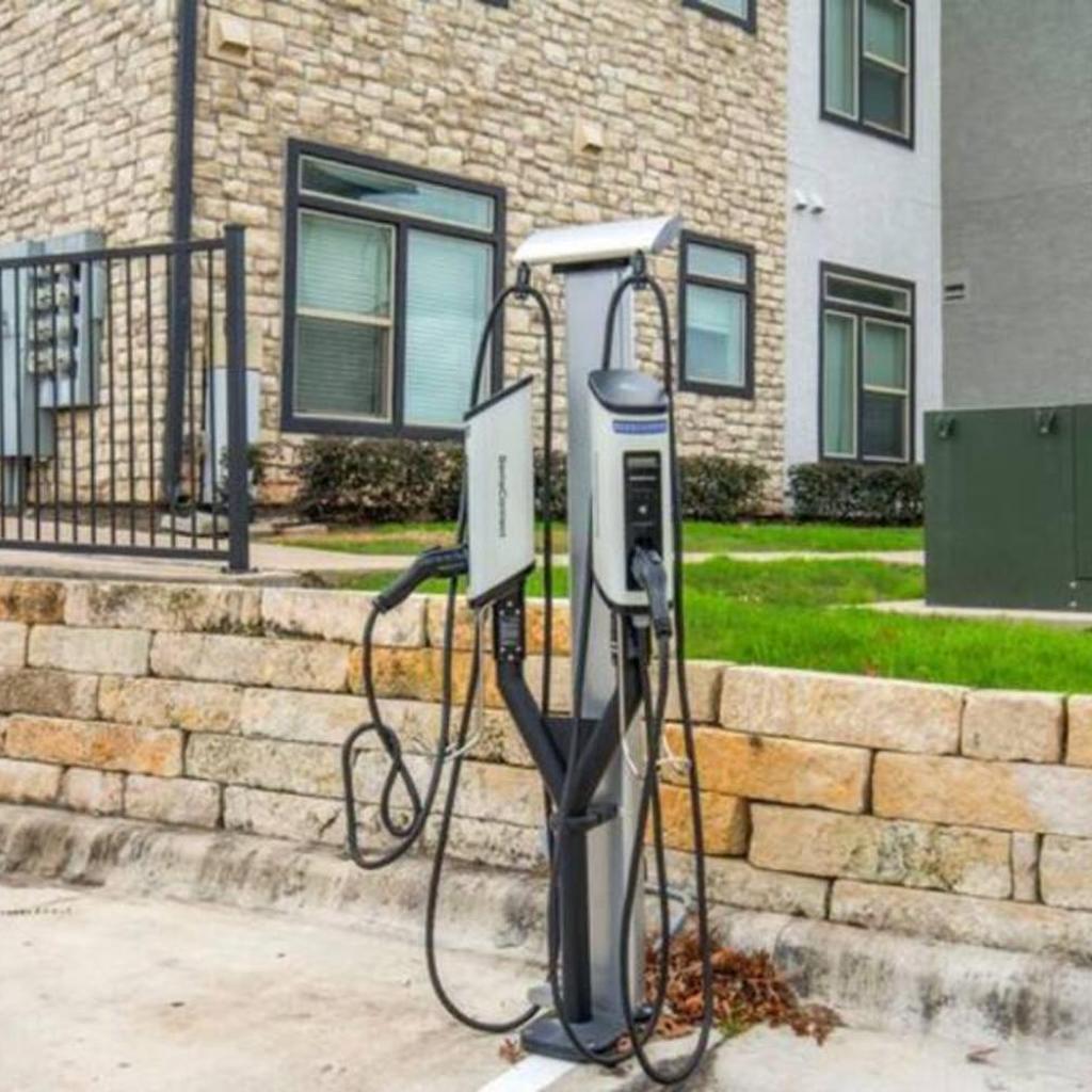 Photograph of LUX 2B2B with Pool & Parking near the Heart of Austin