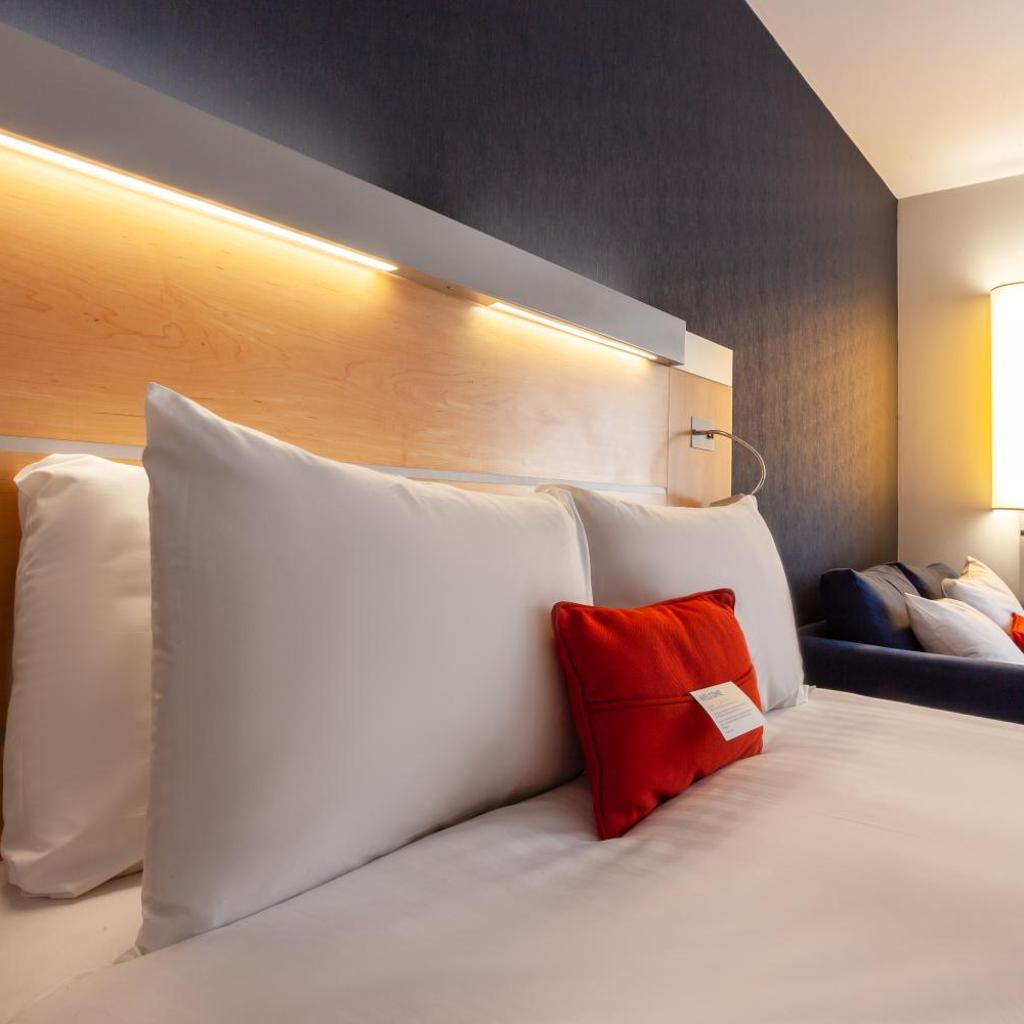 Photograph of Holiday Inn Express Edinburgh – Royal Mile by IHG