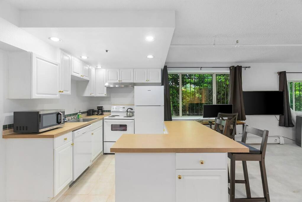 Photograph of Starlit Cozy Studio in Elektra with Roof Decks