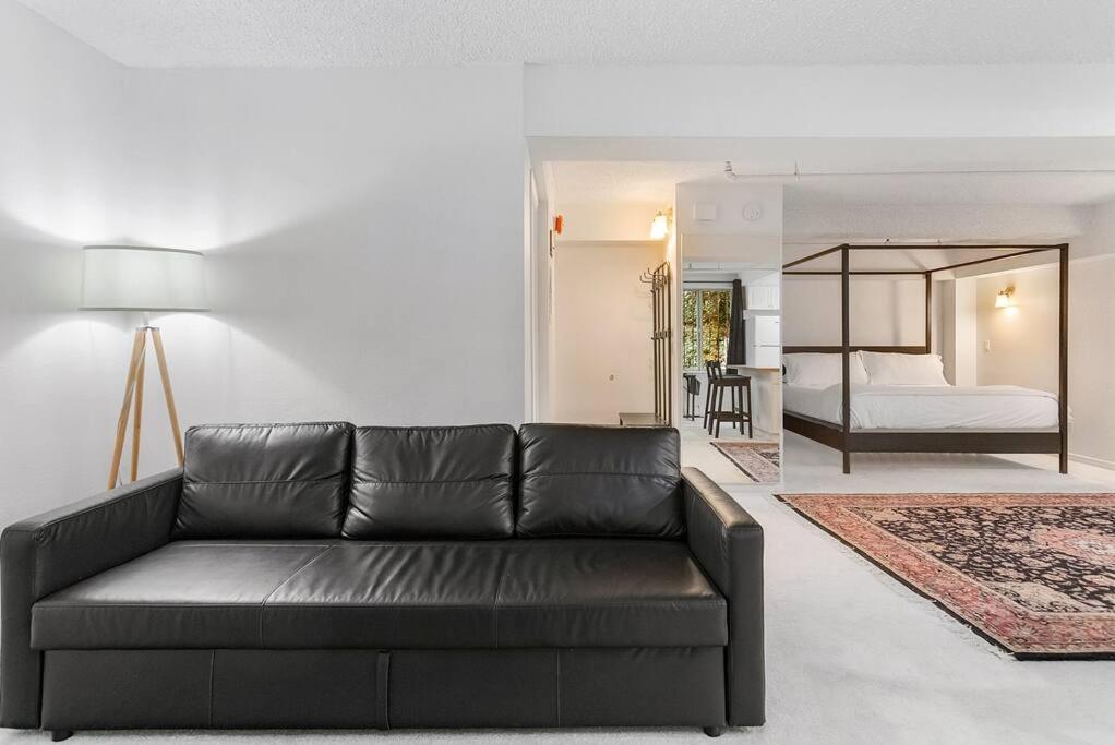 Photograph of Starlit Cozy Studio in Elektra with Roof Decks