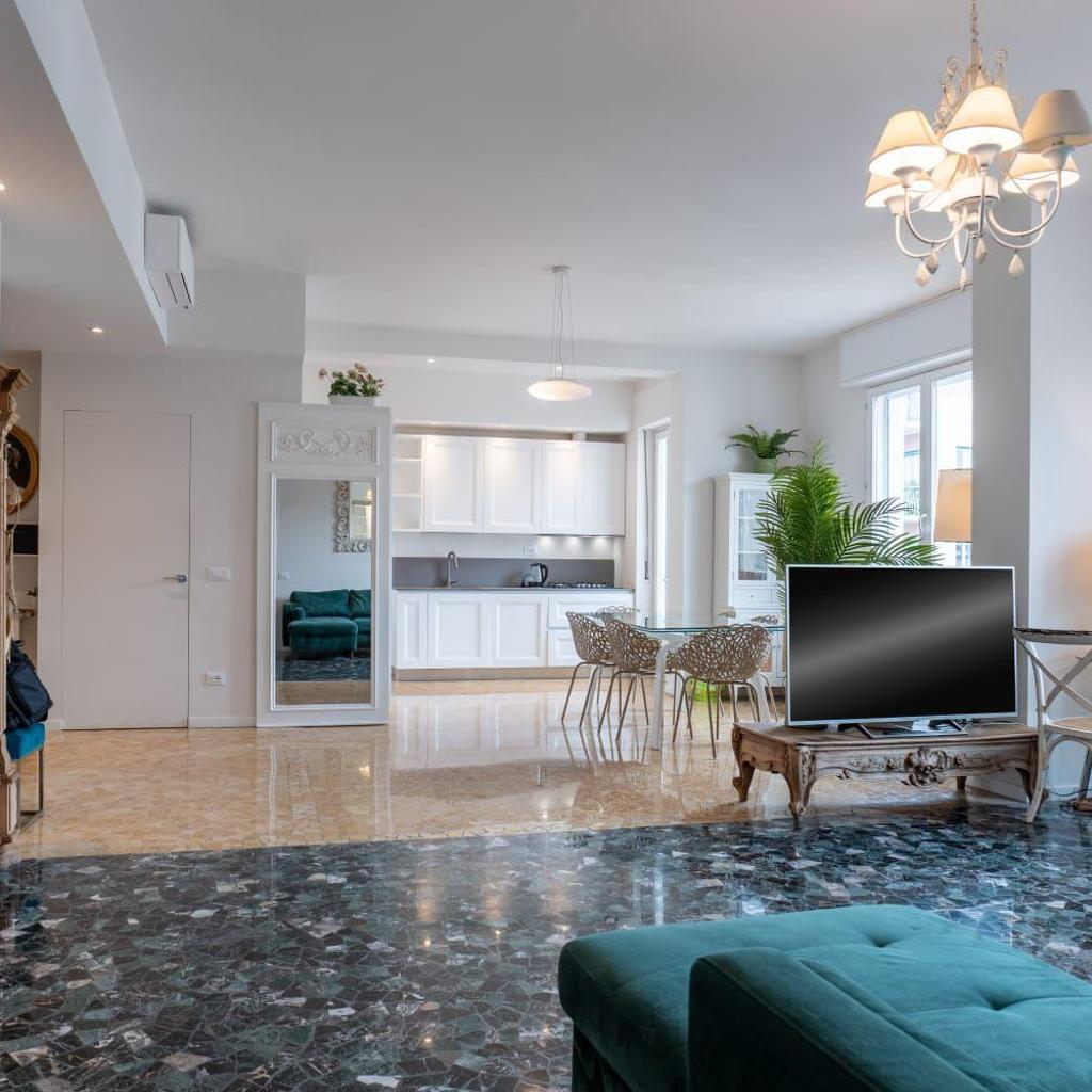 Photograph of Amazing top floor