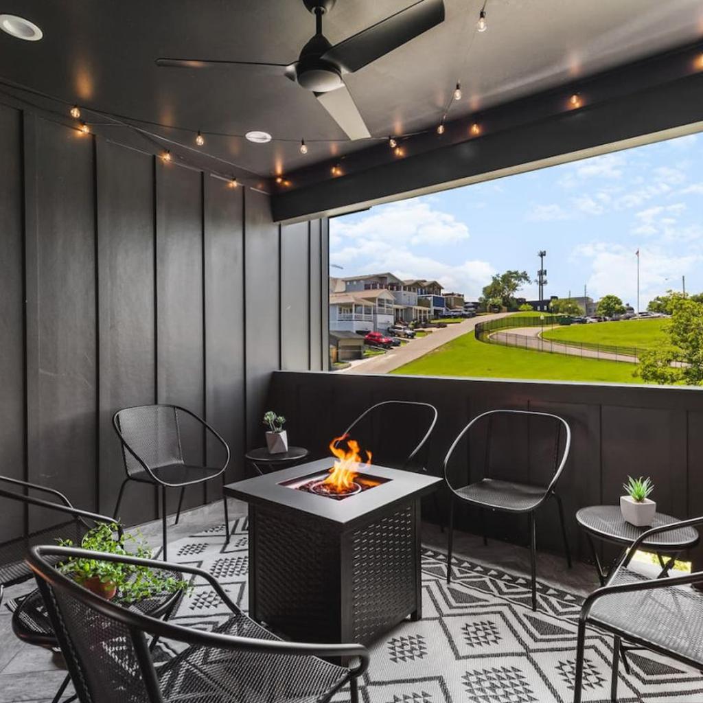 Photograph of Patio FirePit Garage Walk to Coffee Restaurants 12 South and Belmont
