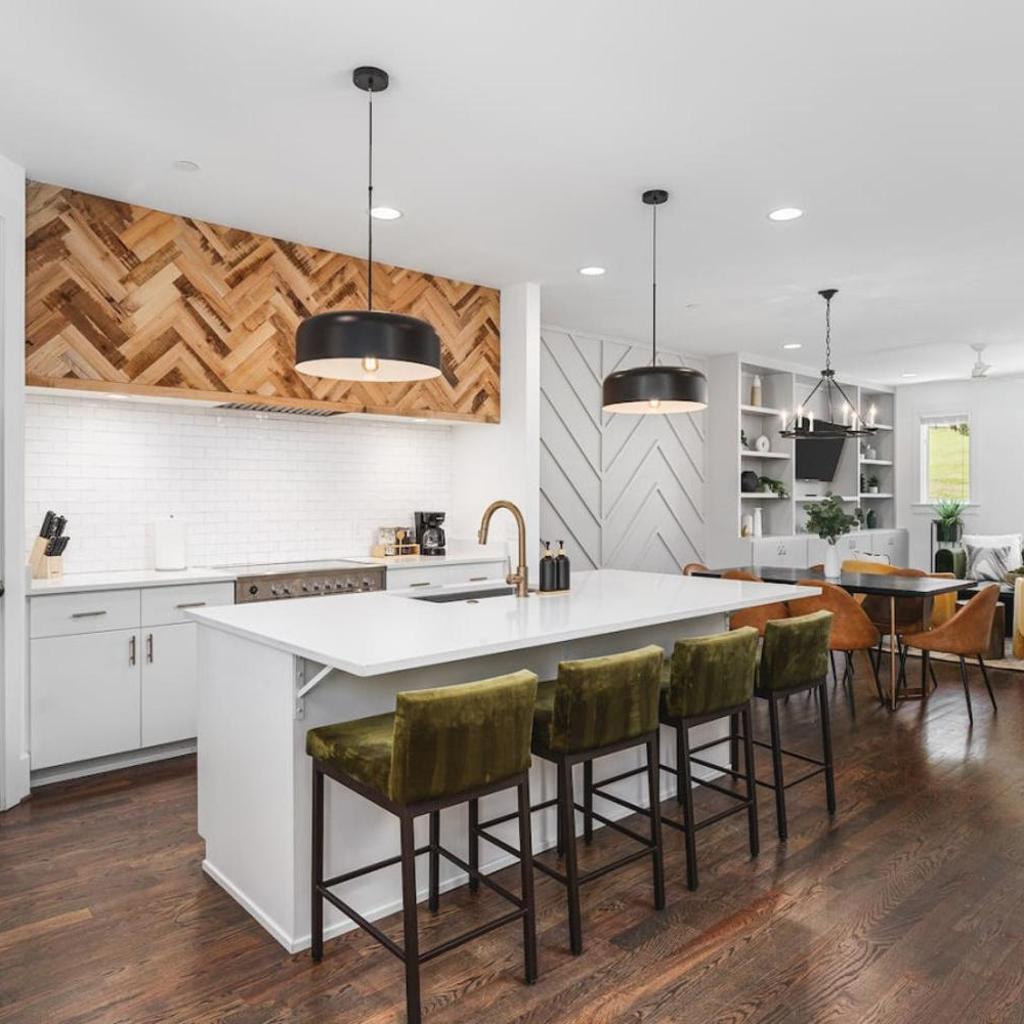 Photograph of Patio FirePit Garage Walk to Belmont 12 South, Restaurants and More