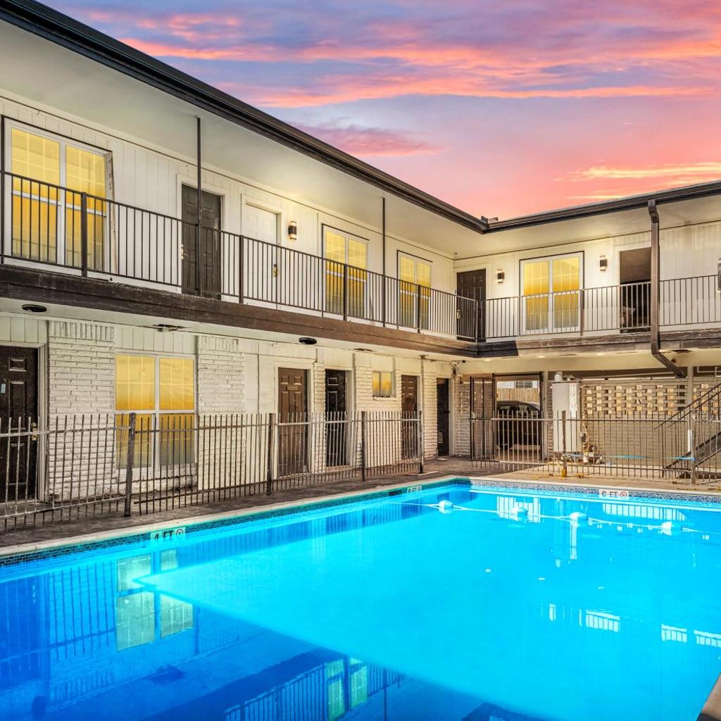 Photograph of Warm Heights 2BR with Pool & Free Parking