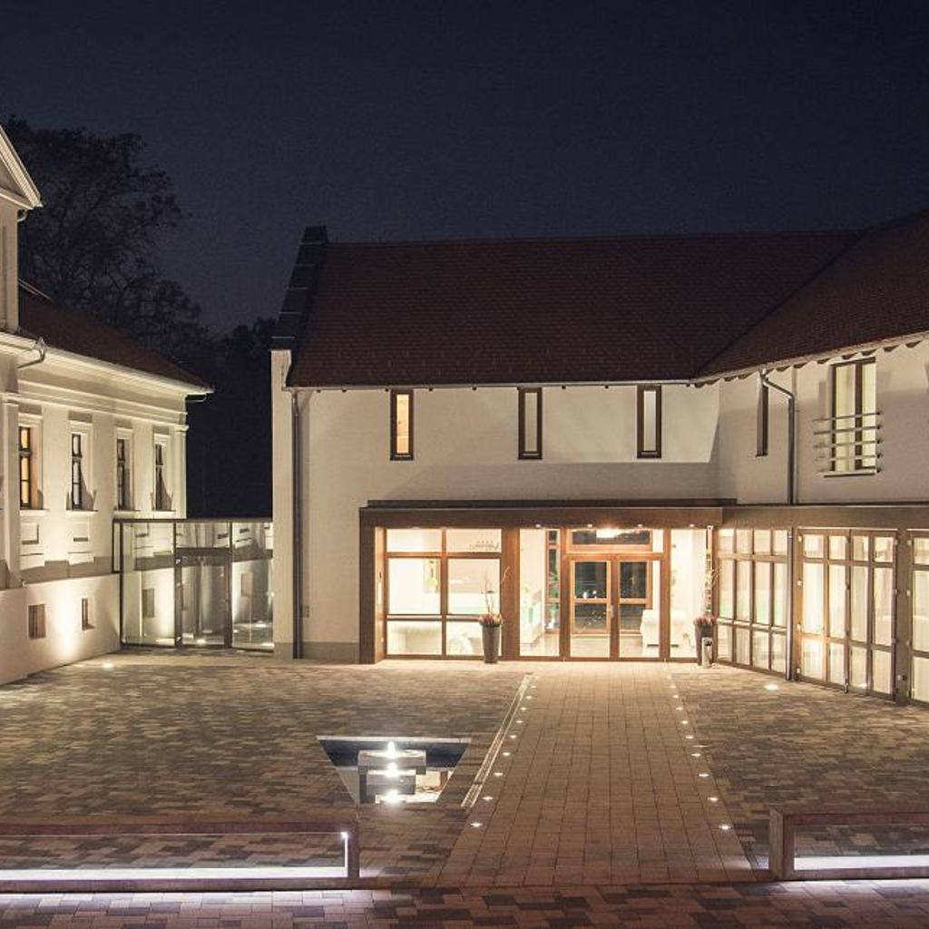 Munkácsy Hotel — 
