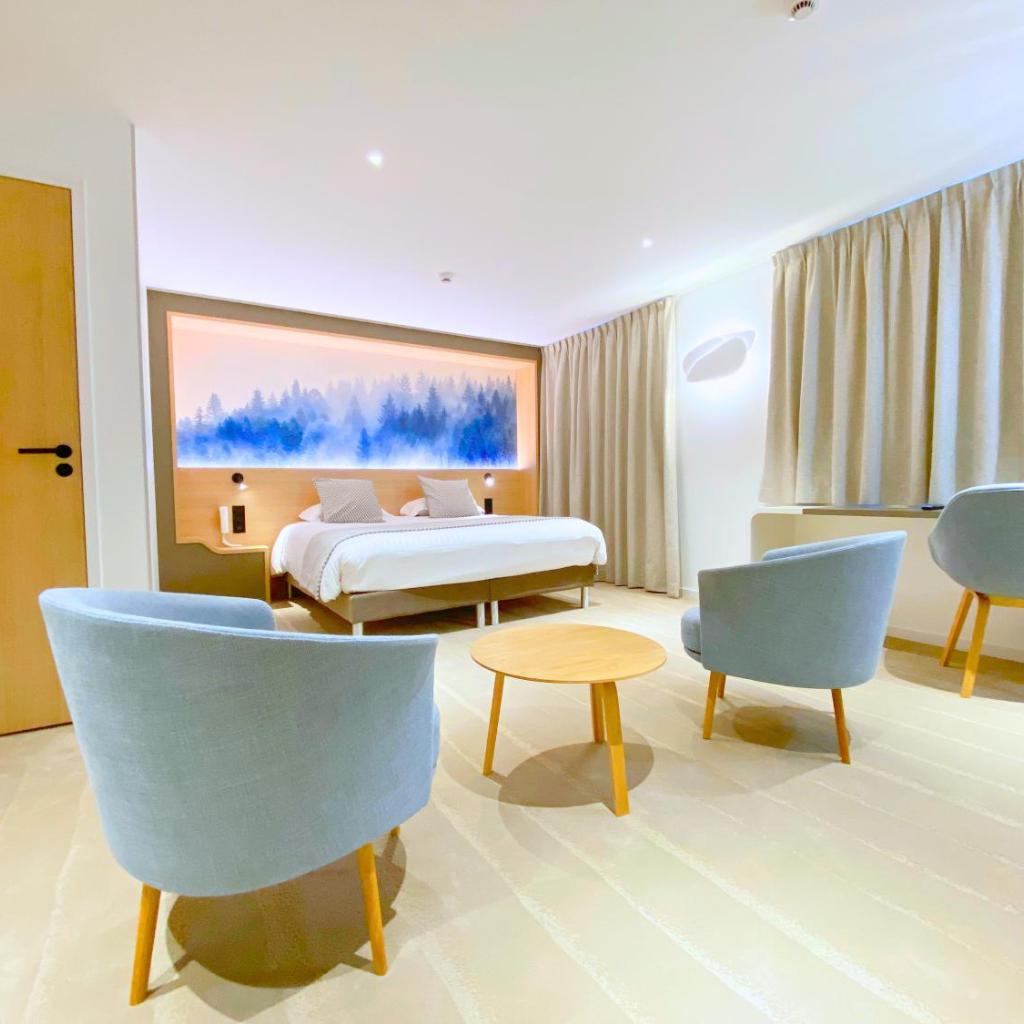 Brit Hotel Piscine & Spa - Fougères — 