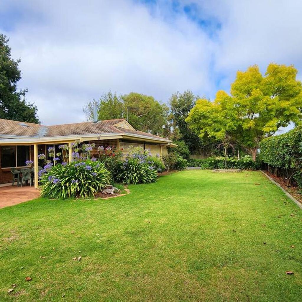 Photograph of Hahndorf Home, walk to main st, sleeps 8