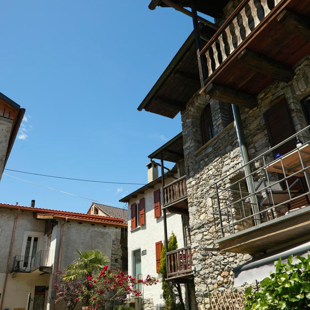 Image 2 - Tiny Locarno Area Apartment