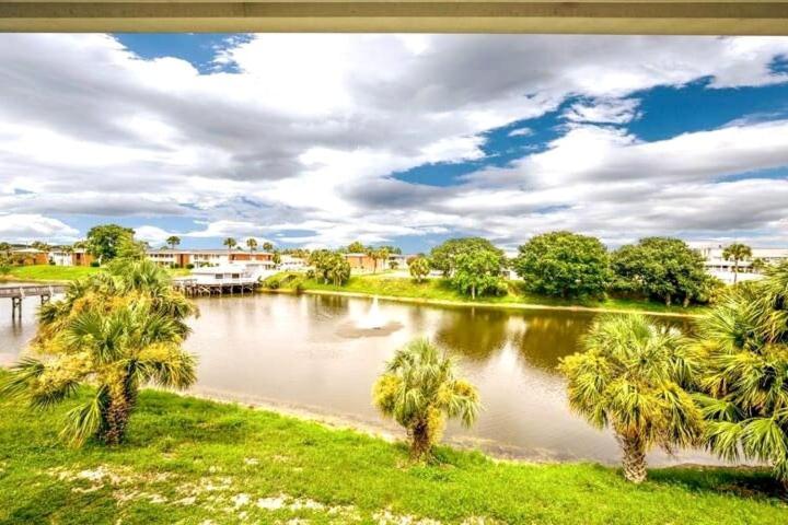 Photograph of So Fire So Good 3 Comm Pools LakeView Fireplace