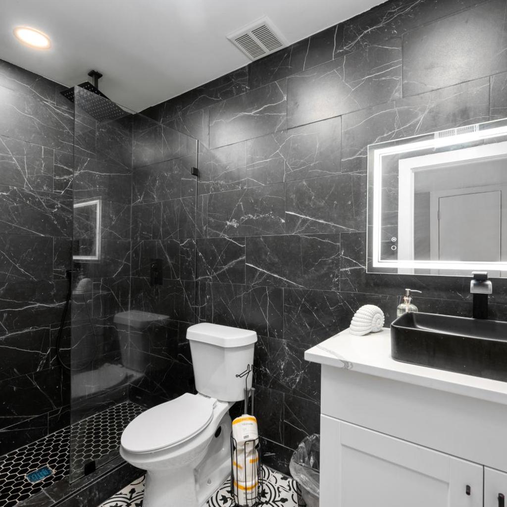 Photograph of Cute and Stylish 1BR Apt with Pool & Free Park