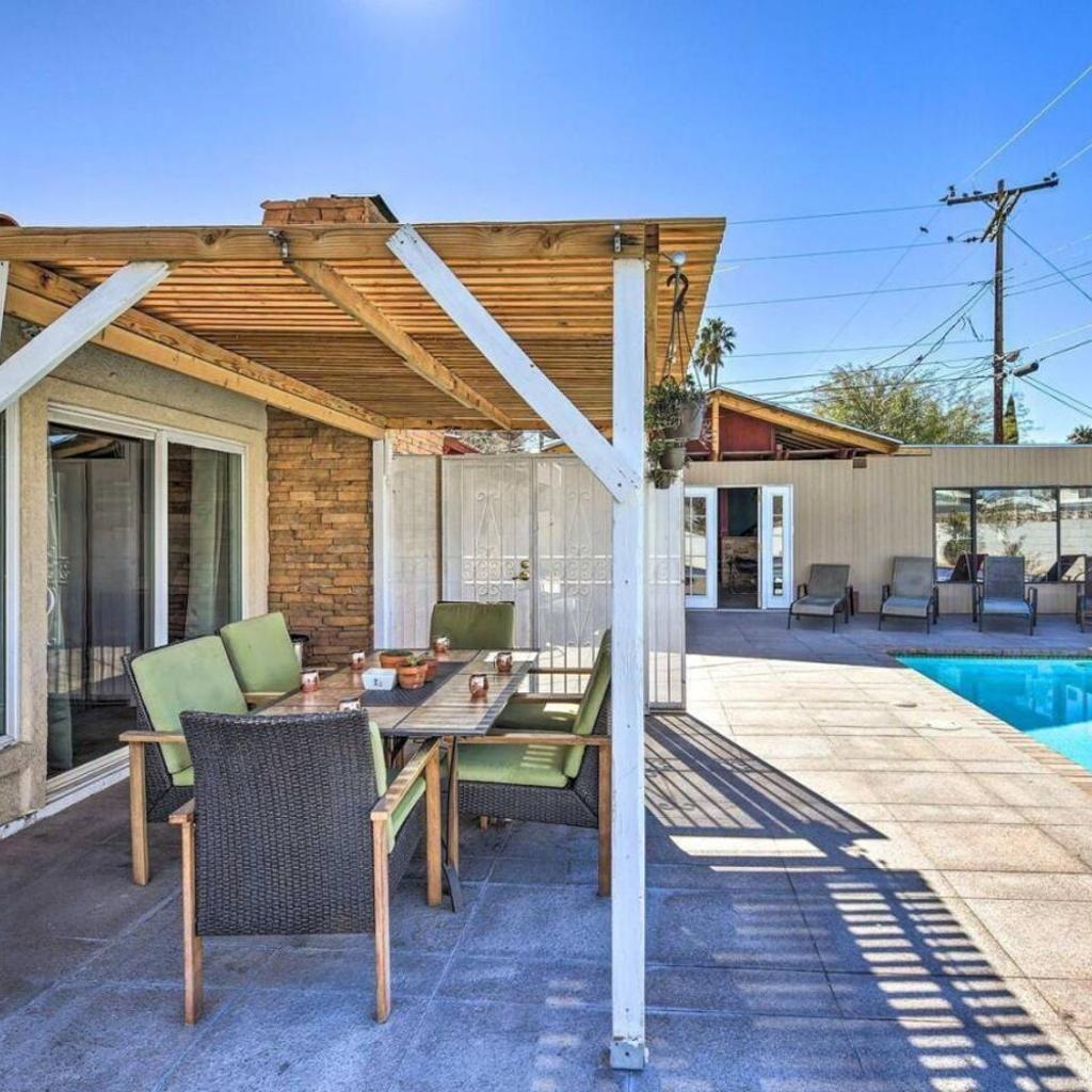 Photograph of Pool Hot Tub Putting Green Fenced Yard