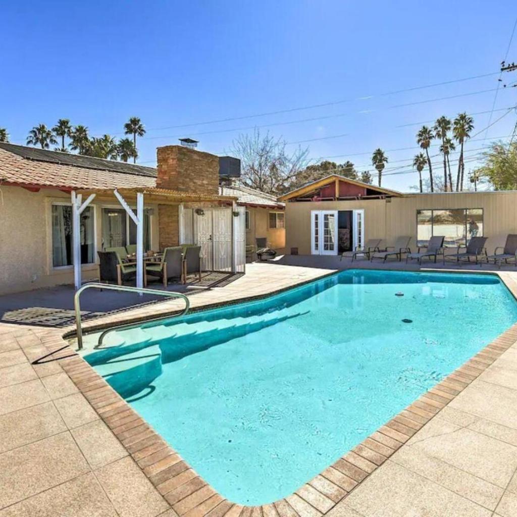 Photograph of Pool Hot Tub Putting Green Fenced Yard