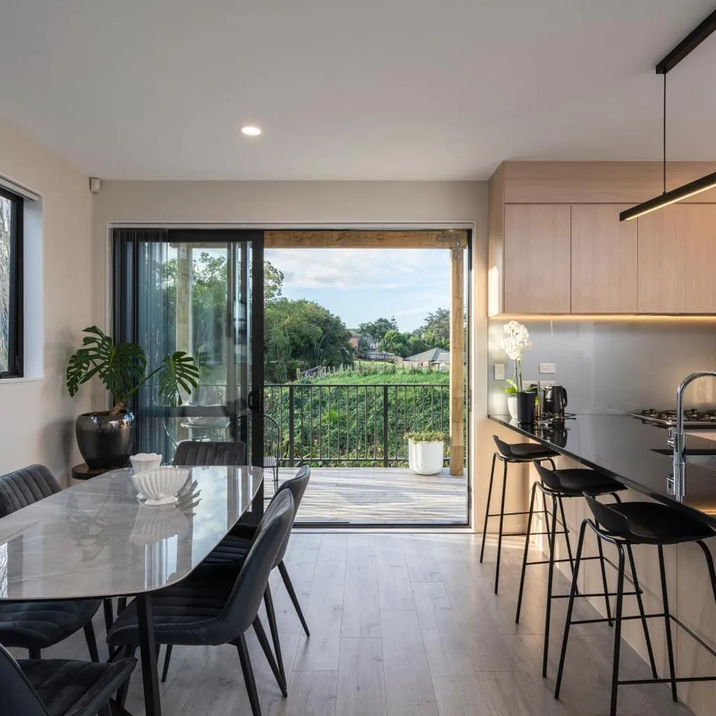 modern immaculate residence in mount wellington