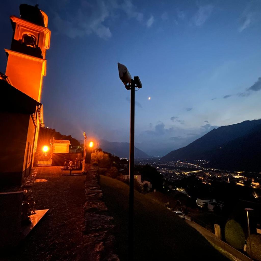 Image 23 - Violet-Sky Bellinzona