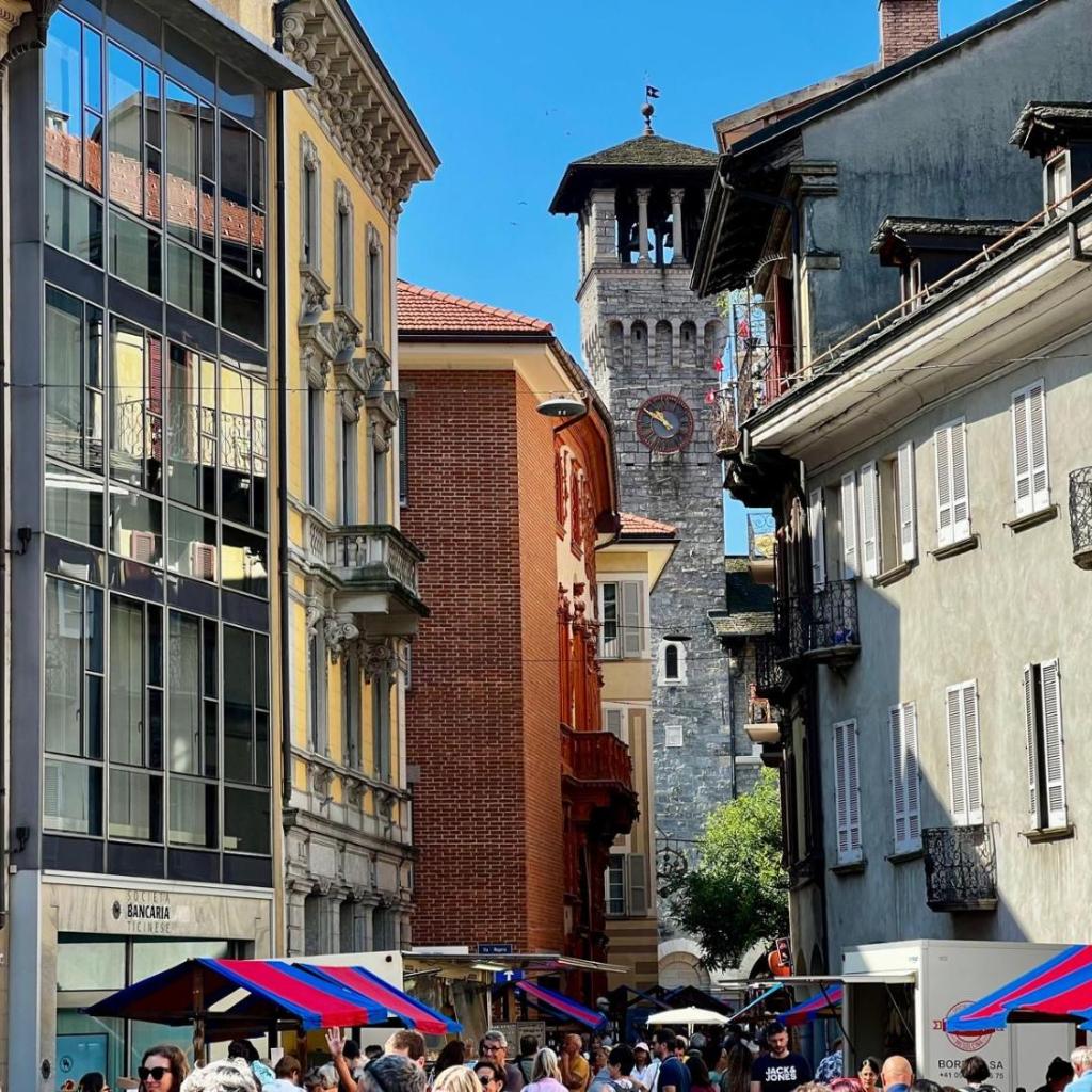 Image 35 - Violet-Sky Bellinzona