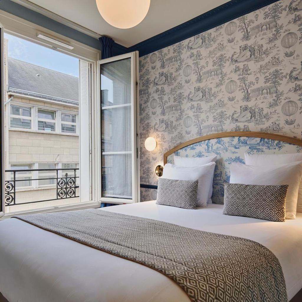 Photograph of Hotel de Neuve by Happyculture