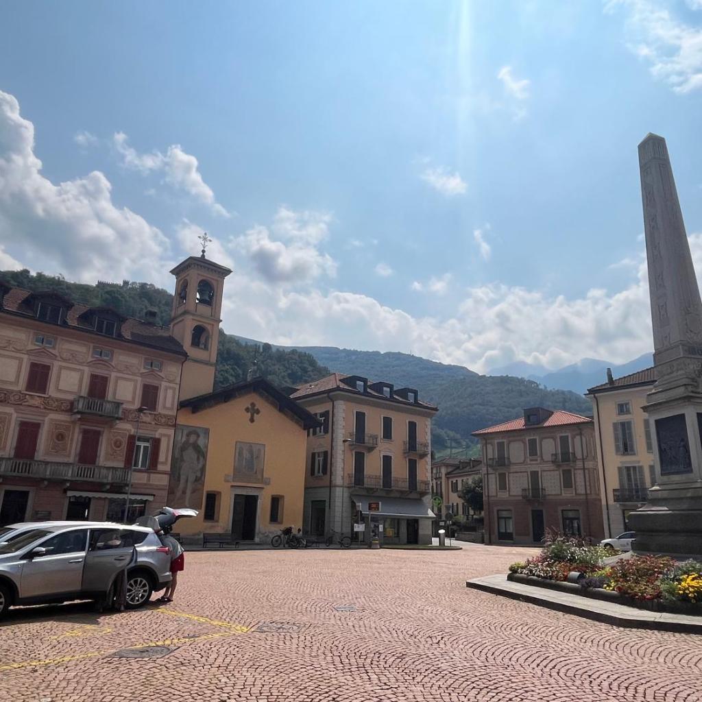 Image 28 - Violet-Sky Bellinzona