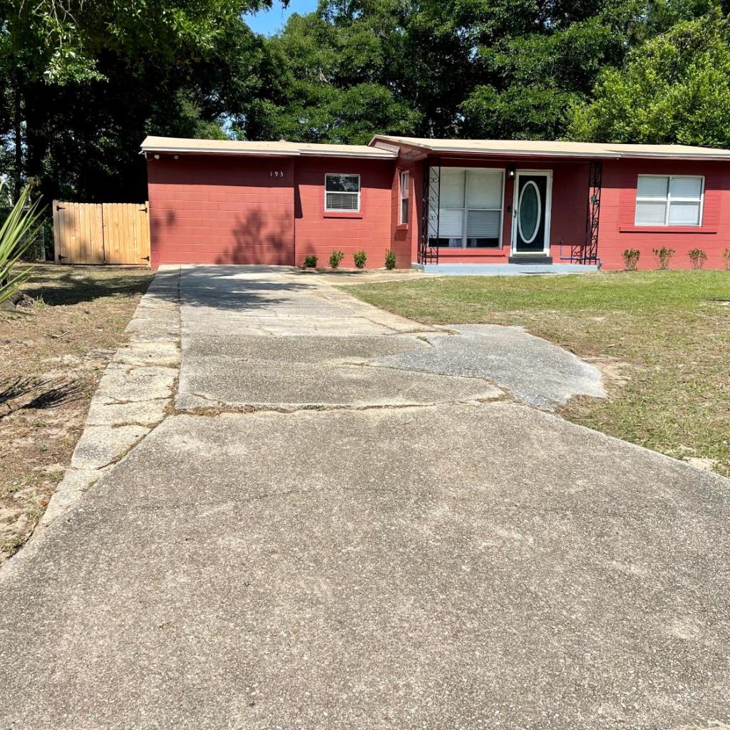 Photograph of Pet Friendly, 5 Minutes to Town, 20 Miles to the Beach