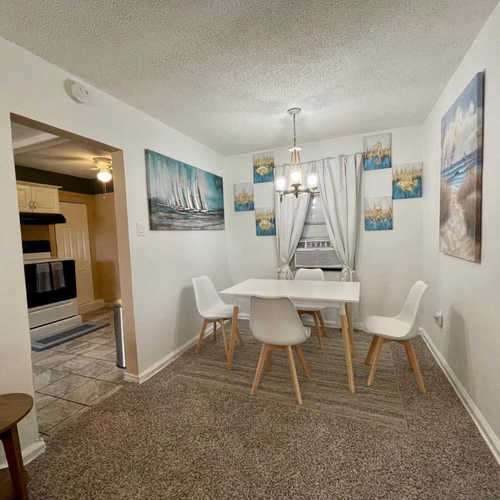 Photograph of Pet Friendly, 5 Minutes to Town, 20 Miles to the Beach