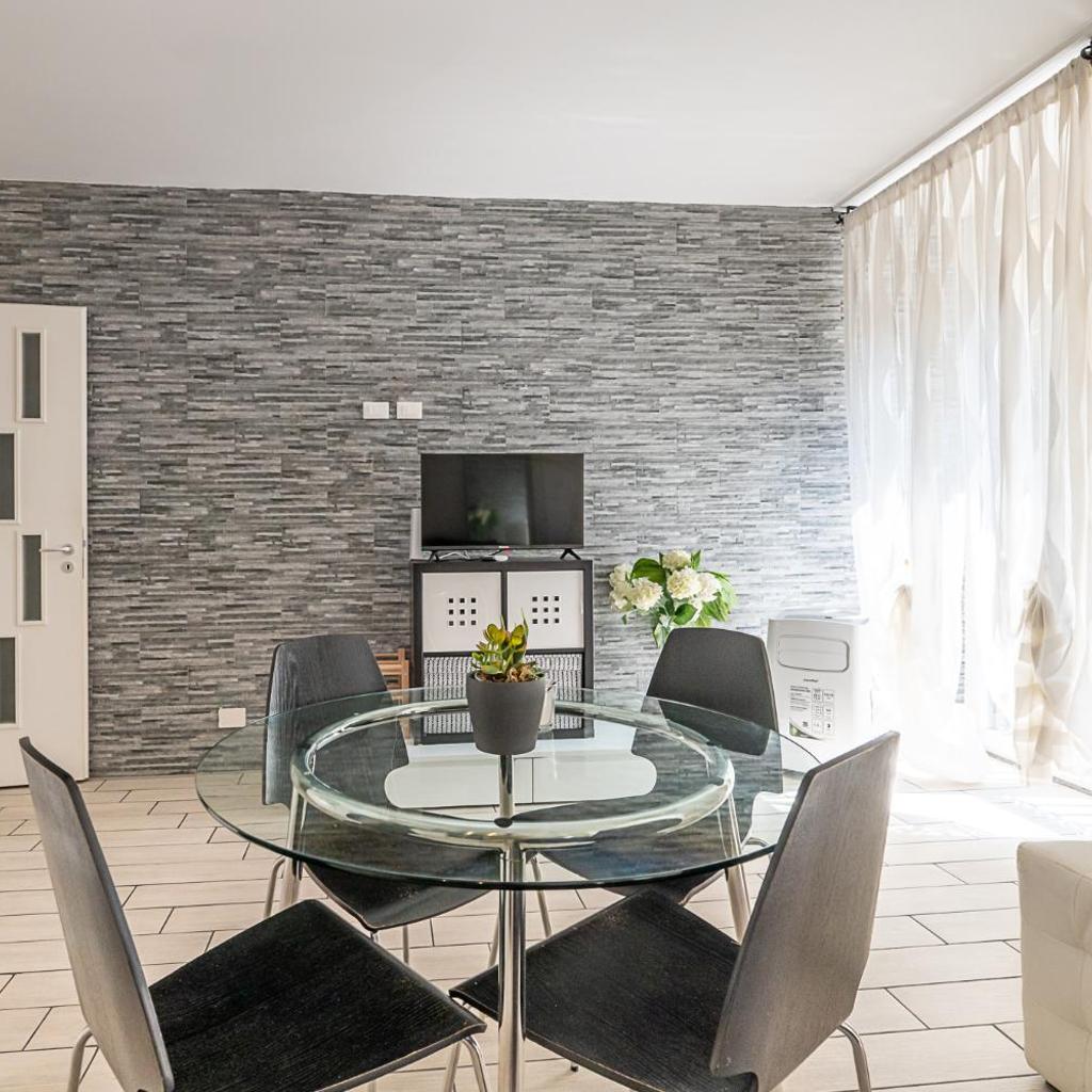 Photograph of Camerana Prestige Porta Nuova