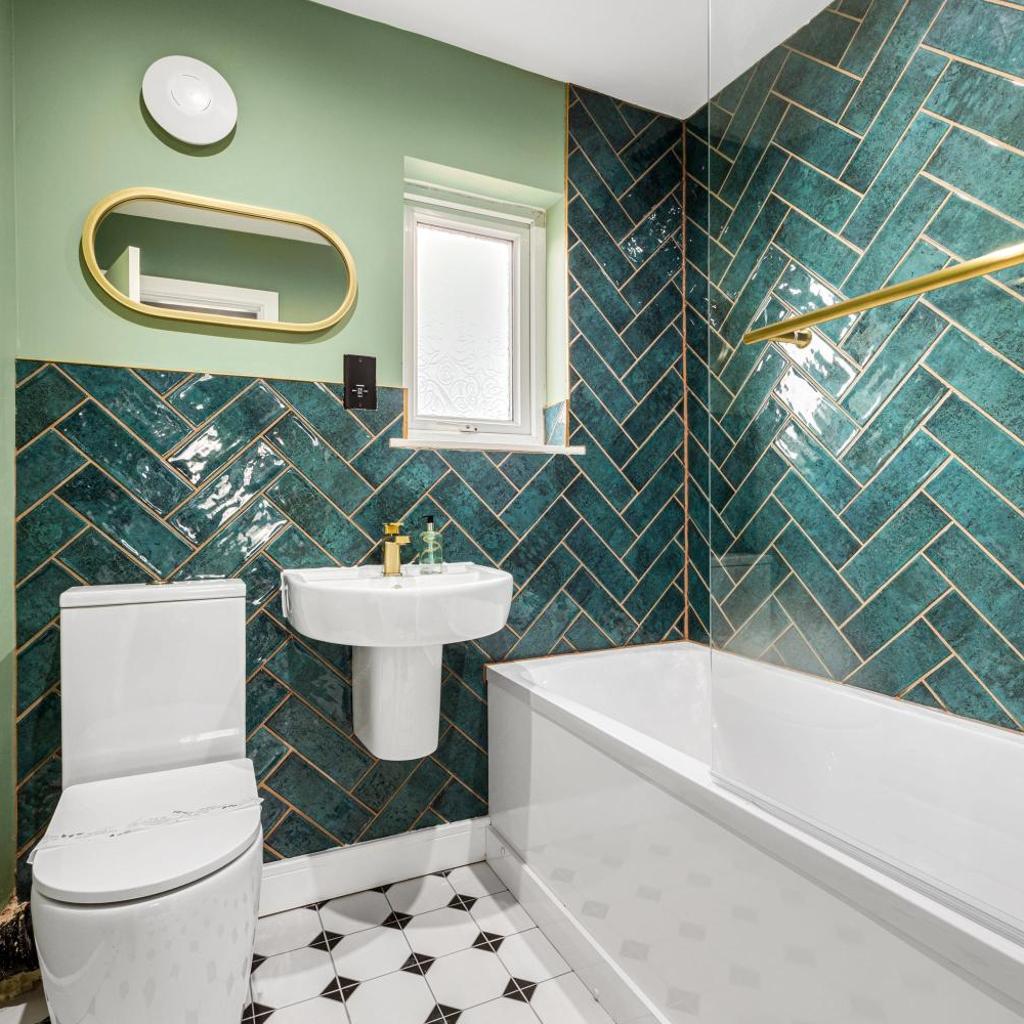 Photograph of Amazonian Luxury Family Home MCR City Centre Etihad Free Parking