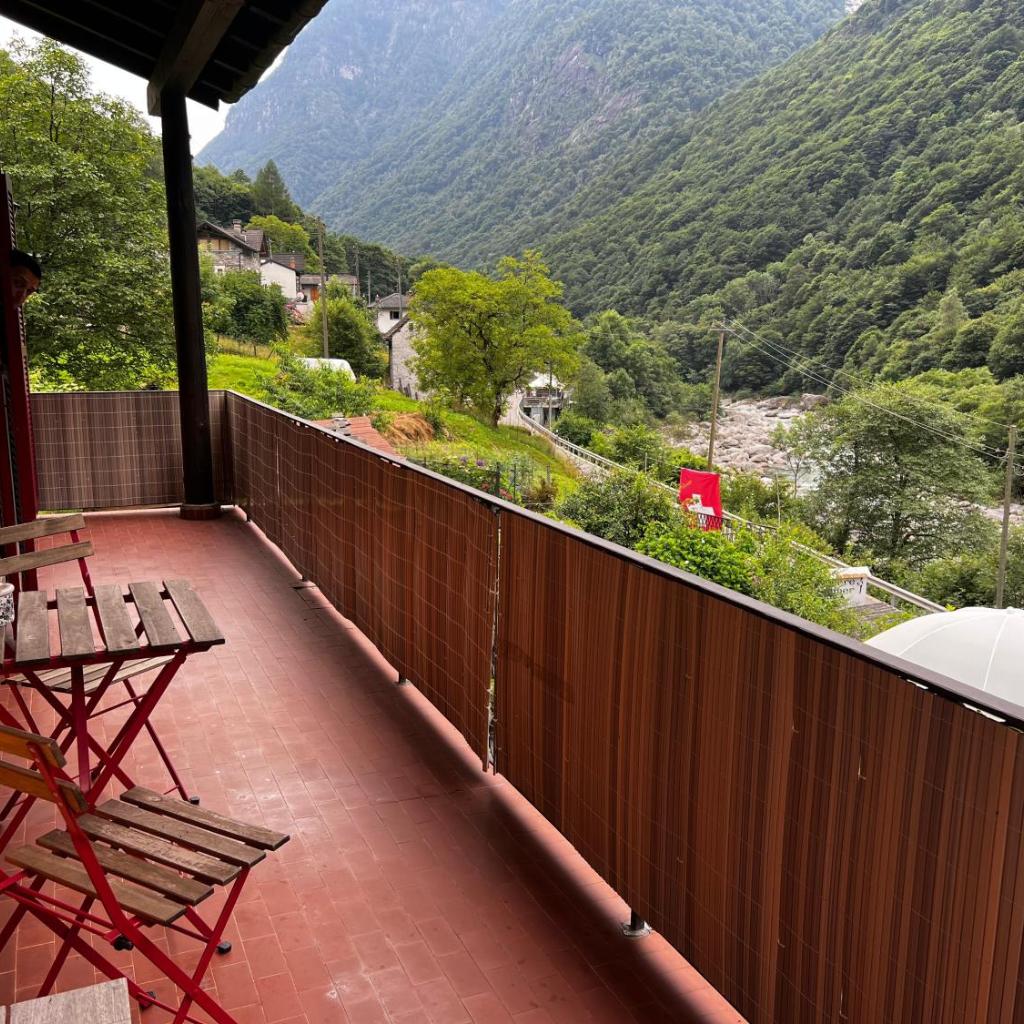 Image 9 - Paradiso in verzasca Motta