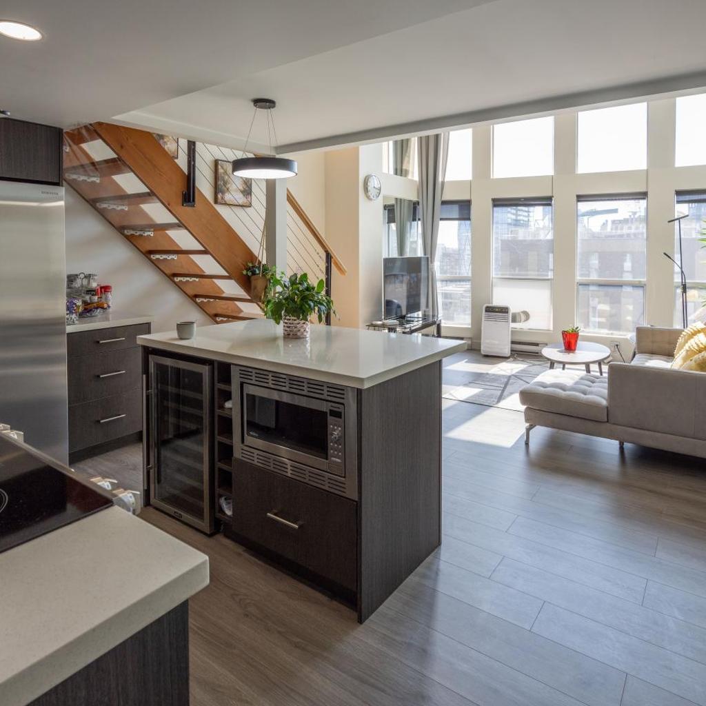 Photograph of Modern top-floor 1-bedroom loft with free parking