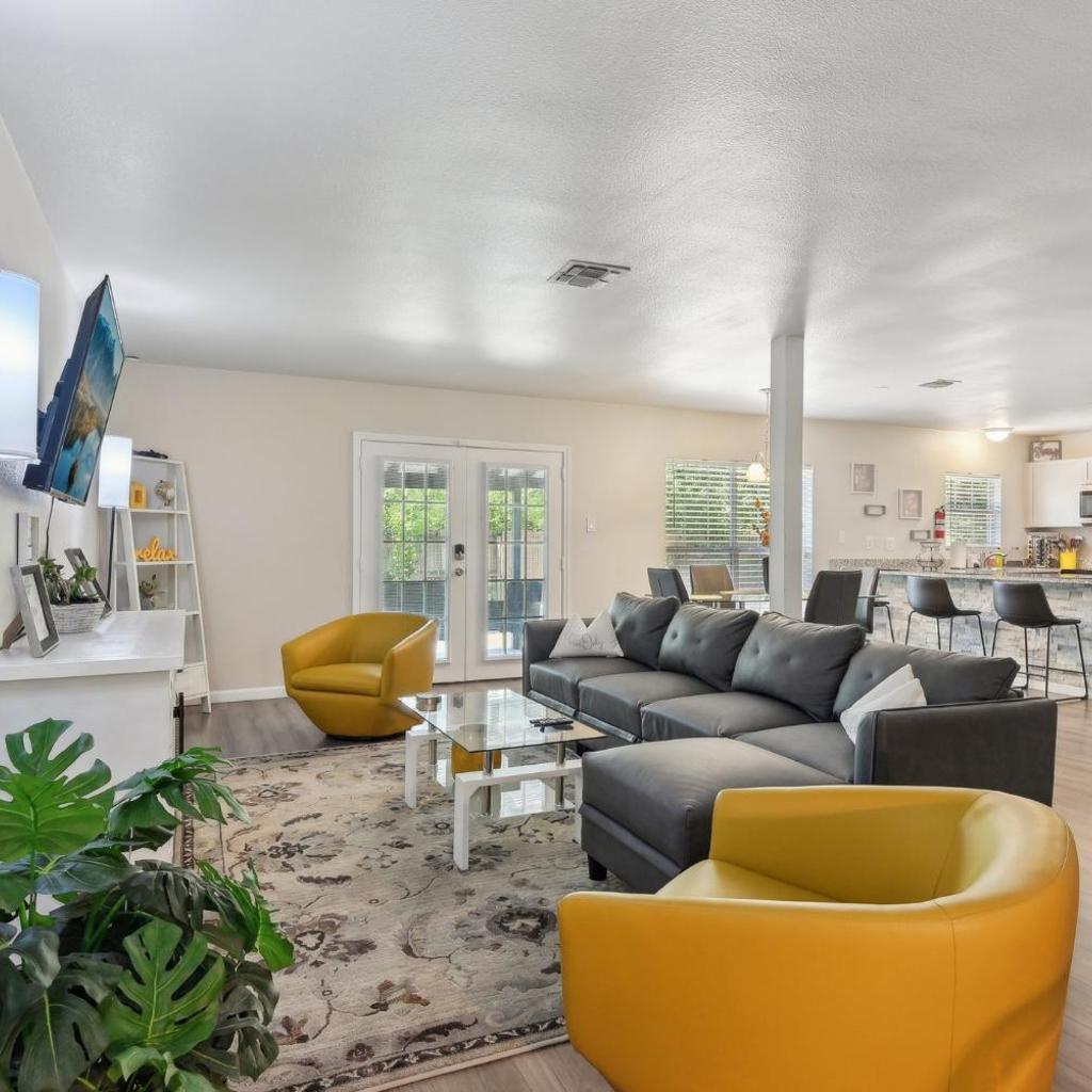 Photograph of Modern Rental Near Medical Center, Six Flags, UTSA, La Cantera, Lackland AFB