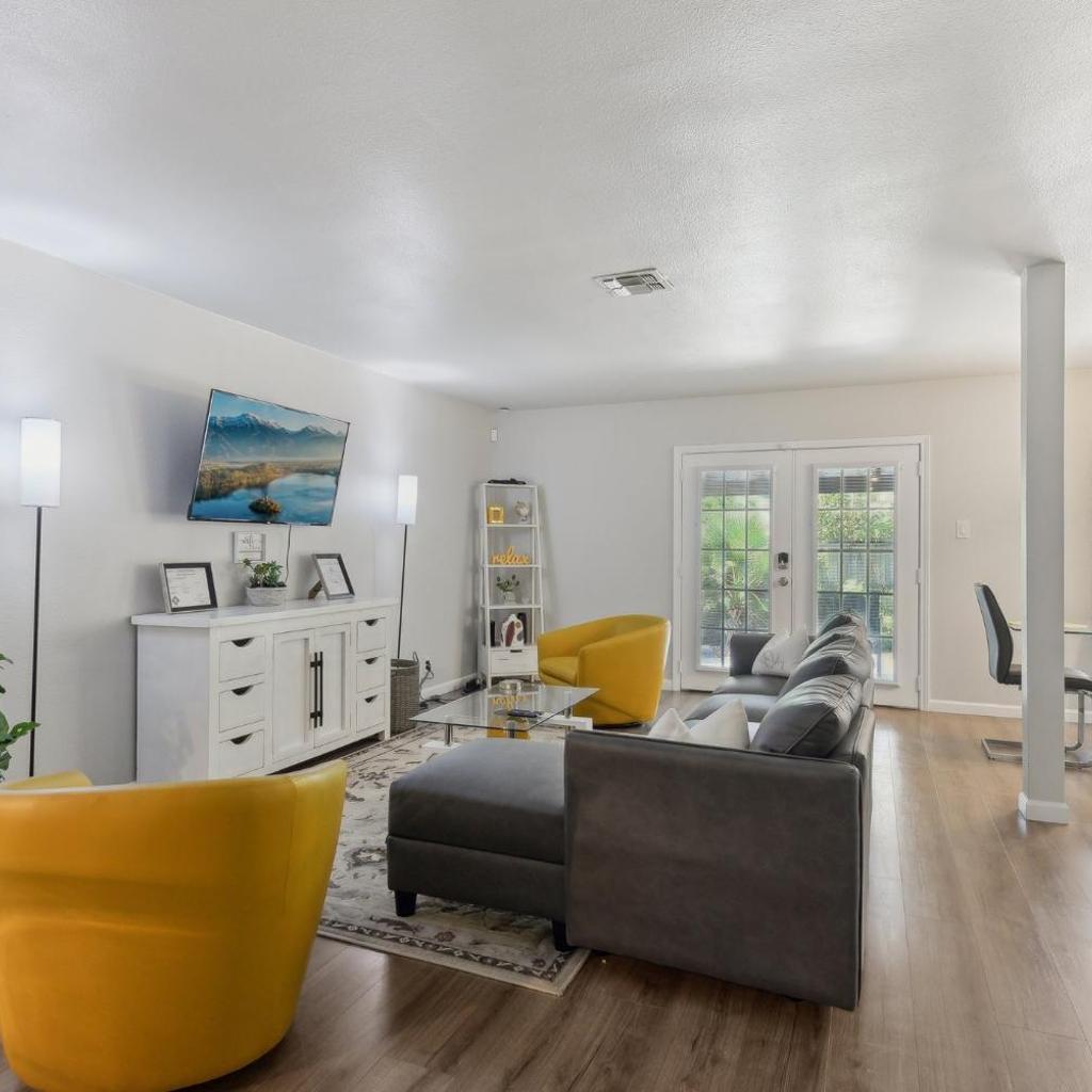 Photograph of Modern Rental Near Medical Center, Six Flags, UTSA, La Cantera, Lackland AFB