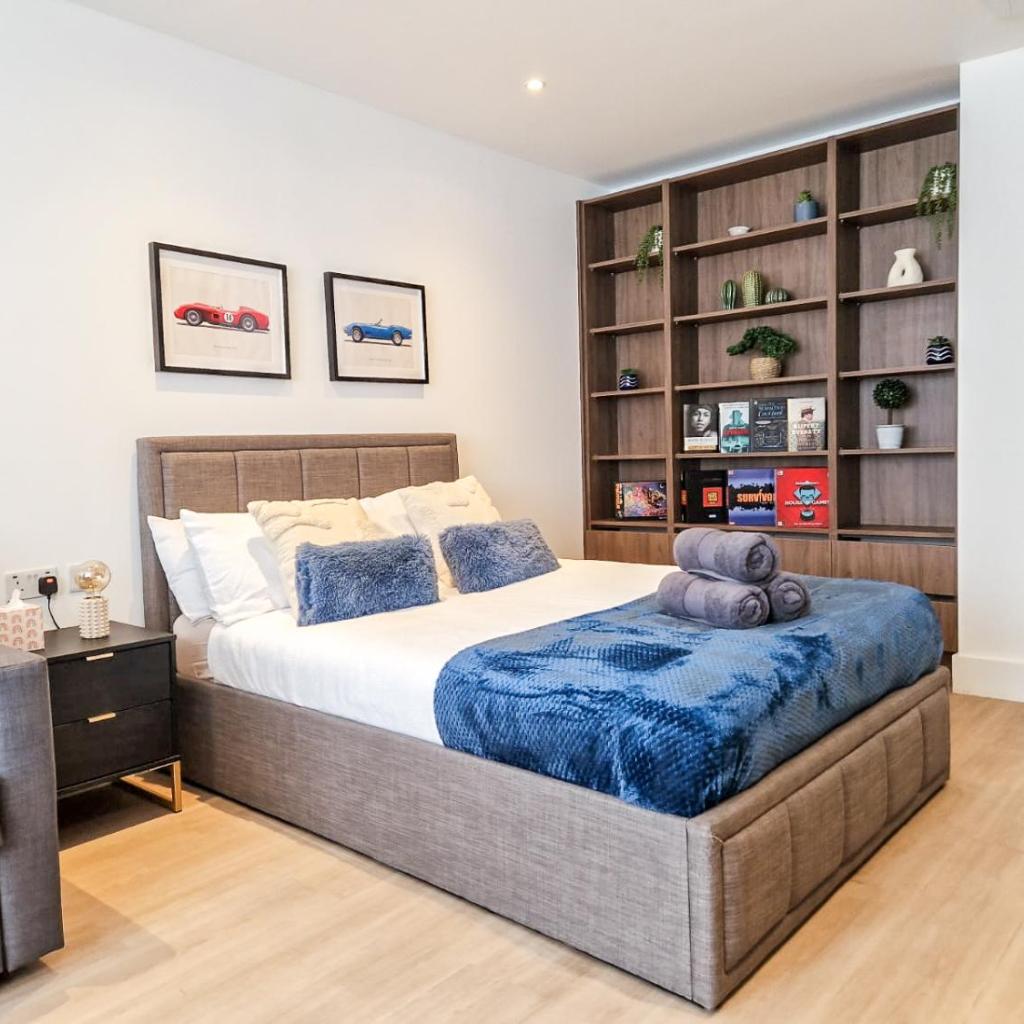 Photograph of 3-BDR with Balcony and 7 AC Studio Apartments in Marylebone near Regents Park & Baker St by Staylio London