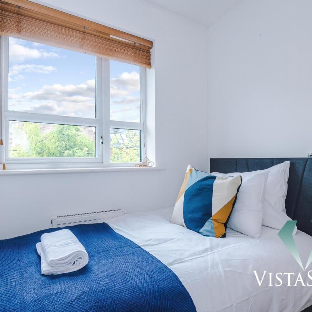 Photograph of Spacious 3BDR House By Vista Stays Short Lets & Serviced Accommodation Salford With Pool Table & Free Parking