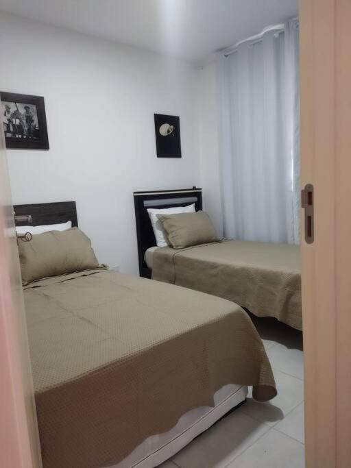 APT Completo - Suíte - 2 Ar-condicionados, Wi-FI, Piscina, garagem, portaria - aconchegante — foto 11