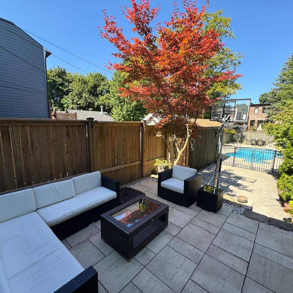 Photograph of Leaside Rental with Great Backyard & Pool