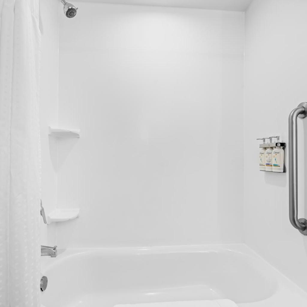 Photograph of Holiday Inn Express Hotel & Suites Savannah Midtown by IHG