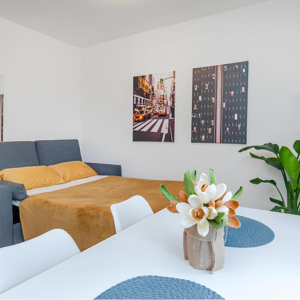 Photograph of SUITE ISOLA-CENTRALE 15 MINUTI DAL DUOMO M5