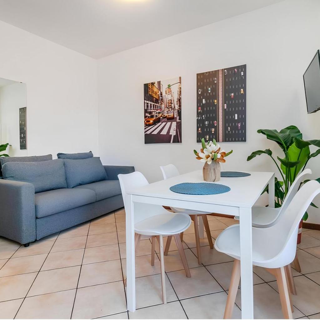 Photograph of SUITE ISOLA-CENTRALE 15 MINUTI DAL DUOMO M5