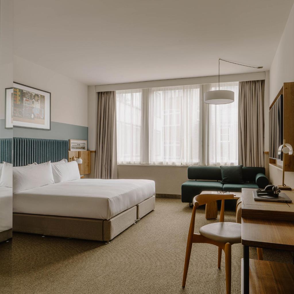 Photograph of Club Quarters Hotel St Paul's, London