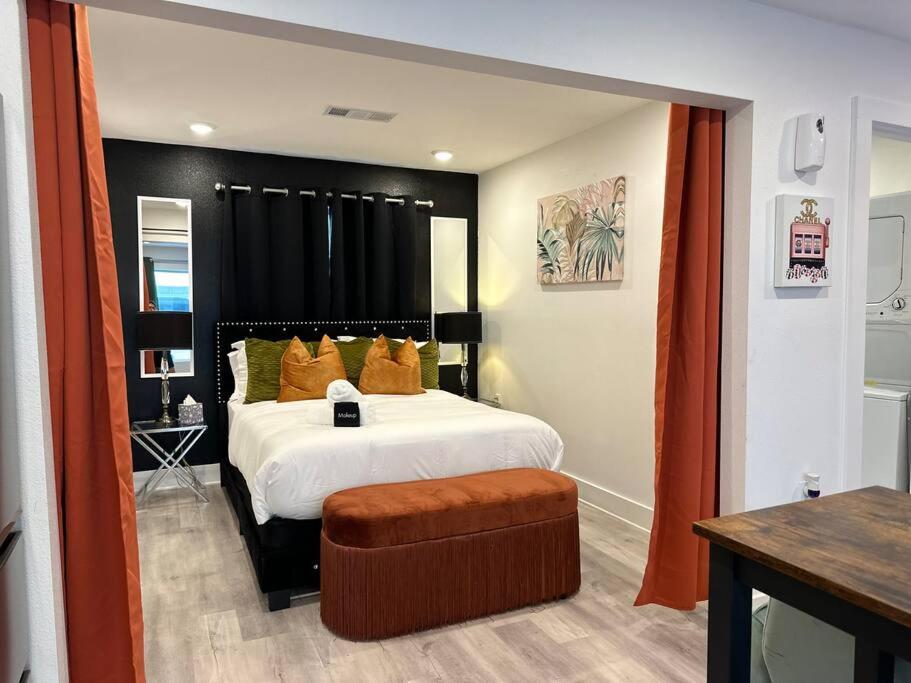 Photograph of Luxury Suite in Dtw/Free Parking