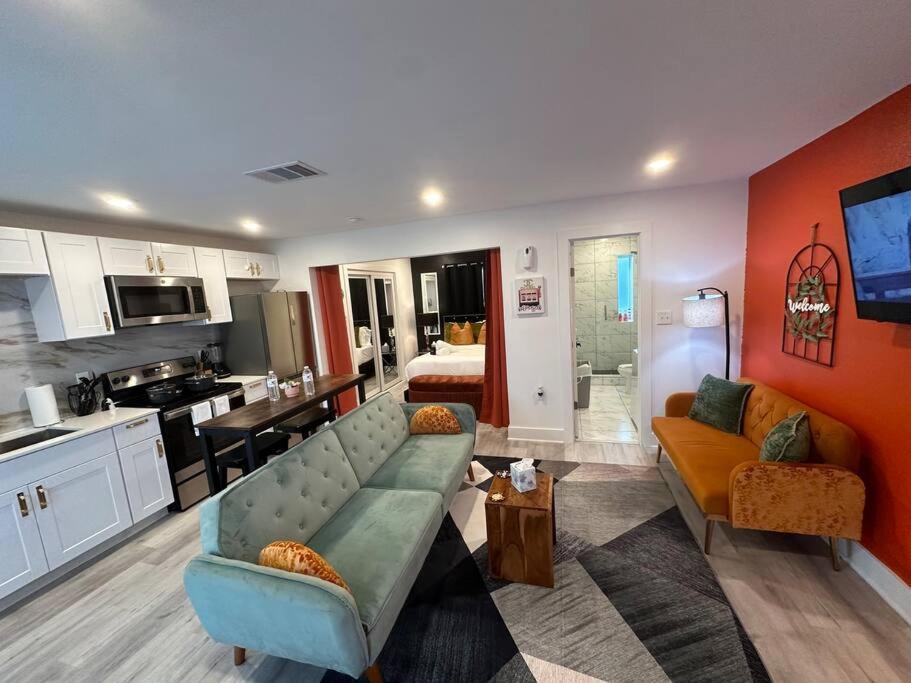 Photograph of Luxury Suite in Dtw/Free Parking