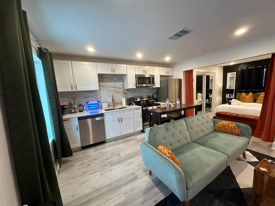 Photograph of Luxury Suite in Dtw/Free Parking