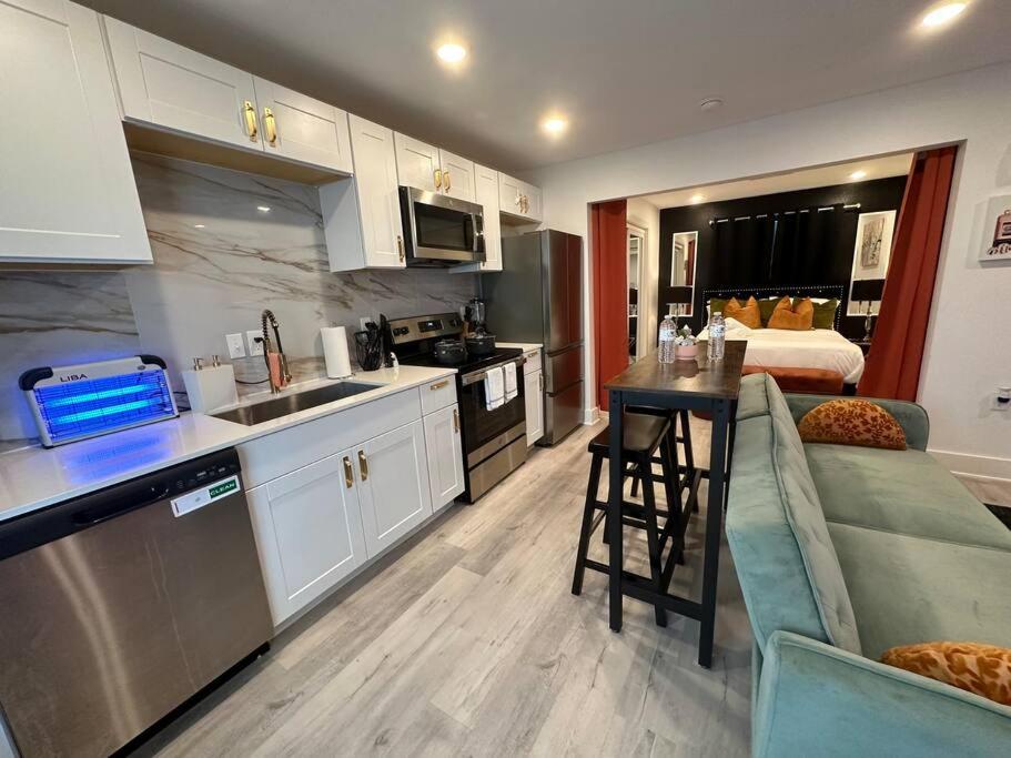 Photograph of Luxury Suite in Dtw/Free Parking